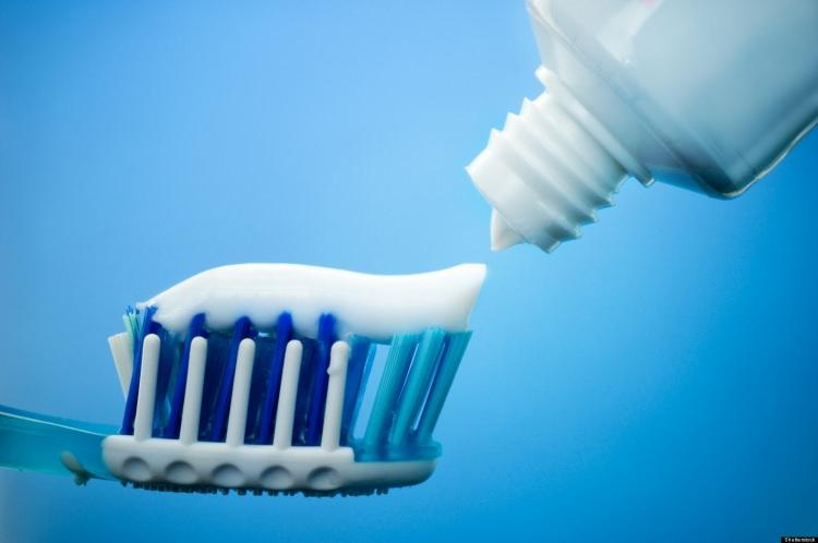 <p>Diş macununu dişlerinizin beyaz ve güzel görünmesi için kullanırsınız. Peki diş macununun farklı kullanım alanlarını biliyor musunuz?  İşte diş macunun farklı kullanım alanları…</p>
