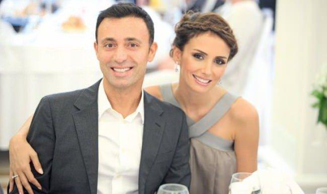 <p>Bir süredir kulislerde konuşulan Sandal çiftinin boşanacağı haberi, Mustafa Sandal'ın konuya ilişkin evlerini ayırdıkları ve boşanma aşamasında olduklarını duyurmasıyla kesinleşti.</p>
