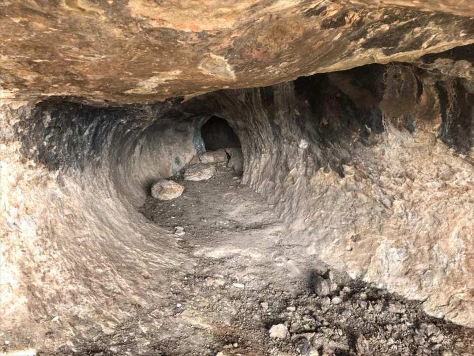 <p>Operasyonda, 2 PKK'lı terörist sağ ele geçirildi, teröristlerce kullanılan 9 sığınak ve 14 doğal mağara tespit edilerek kullanılamaz hale getirildi.</p>
<p> </p>