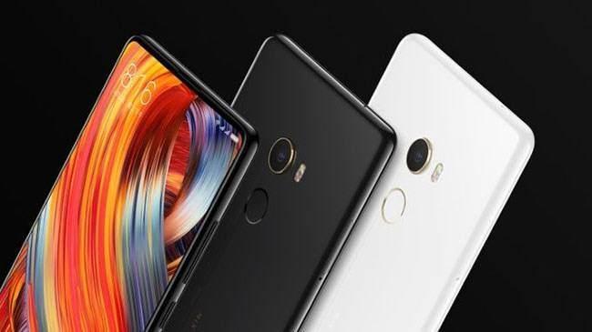 <p>11. Xiaomi Mi Mix 3 Tahmini çıkış tarihi: 2018 Güz Çinli Xiaomi şirketi yavaş yavaş Asya'nın dışın genişliyor ve gelecekte ABD'de bir ürünün piyasaya sürülmesini planlıyor ancak, her şeyi doğru yapmak ve gerçekten bir atılım yapmak istiyor. Xiaomi Mi Mix telefon hattı Sony'nin "Premium" Xperia'sına benziyor. Orijinal Mi Mix, uçtan uca, çerçevesiz tasarıma sahip ilk telefondu ve Mi Mix 2 ile çerçeveler daha da inceltildi. Mi Mix 3'ün daha gelişmiş özellikler ve daha ince çerçevelerle gelmesi bekleniyor.</p>

