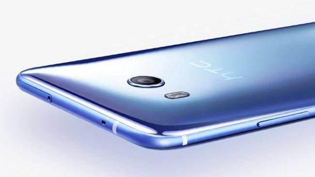 <p>6. HTC U12 Tahmini çıkış tarihi: Bahar 2018 HTC, mali açıdan karmakarışık bir haldeyken ve yeterli miktarda satış yapamadığından dolayı son cihaz olabileceği için harika telefonlar üretmeye odaklandı. Çoğunlukla bu yılın HTC U11 modelinden çok etkilendik ancak, gelecek yıl HTC U12 modelinin daha da ileri gitmesi bekleniyor. HTC Sense özel Android kullanıcı arayüzüne uçtan uca ekran, her zamankinden daha büyük bir kamera ve biraz daha fazla iyileştirme bekliyoruz. Telefon, muhtemelen 2018 baharında resmi olarak tanıtılacak ve gerçek bir amiral gemisi telefonu olacak.</p>
