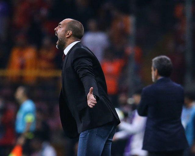 <p>- Tudor ikinci yarı Muslera’yı forvete çekip Gomis’i kaleye alsın bari. Takım üstünde denemediği bir bu taktik kaldı zaten.</p>