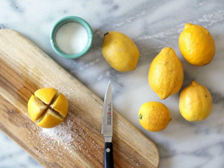 <p>Limonun insan sağlığına olan faydalarını bilmeyen yoktur. Peki, limon kabuğunun kullanıldığı farklı alanları biliyor musunuz? İşte limon kabuğundan faydalanabileceğiniz farklı alanlar...</p>