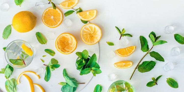<p><strong>Karıncalardan kurtulmak için…</strong></p>
<p>Limon kabuğunu küçük parçalar halinde karınca yuvalarının önüne koyarsanız karıncalardan kurtulmuş olursunuz. </p>