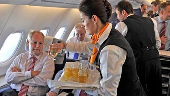 <p>Havadayken içeceklerin tadı daha güzel gelir. Çünkü alçak basınç içeceklerin içindeki şekerin daha fazla ortaya çıkmasını sağlar.</p>
<p> </p>