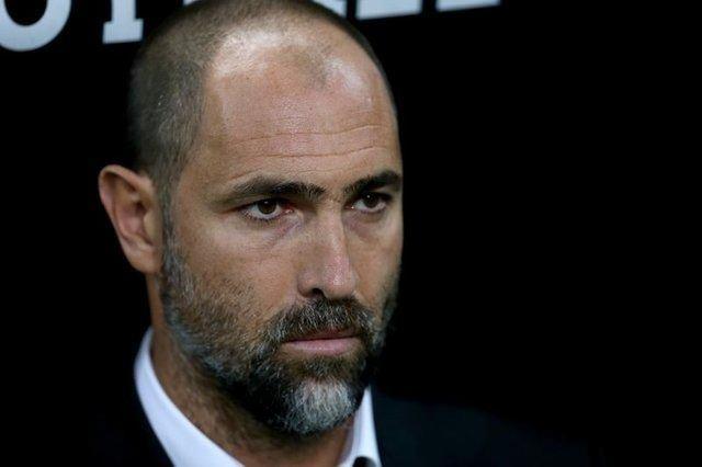 <p>- Galatasaray verem etmelik futbol oynuyor. Yüksek ihtimalle tudor istifa etsin diye...</p>
