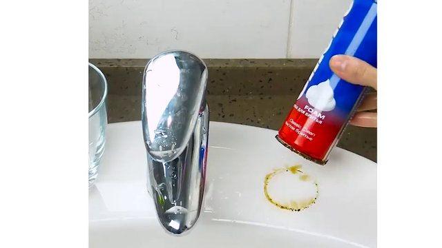 <p>Banyoda lavabo üzerine koyulan malzemelerin su ile temas ettikten sonra altının zarar görmemesi için, oje ile altına koruyucu katman yapabilirsiniz.</p>