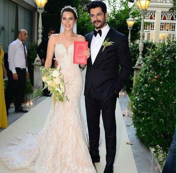 <p>Fahriye Evcen ve Burak Özçivit </p>

<p> </p>
