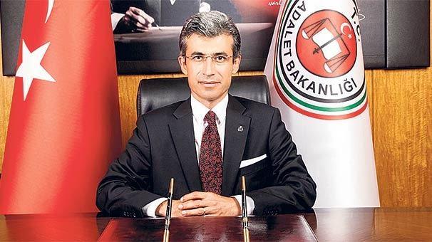 <p><strong>MUSTAFA ALPER</strong></p>

<p>Denizli Cumhuriyet Başsavcısı Mustafa Alper (48) ve şoförü Muzaffer Akşehirli, aniden ana yola çıkan hafriyat kamyonunun makam aracına çarpması sonucunda 10 Mayıs'ta yaşamını yitirdi.</p>
