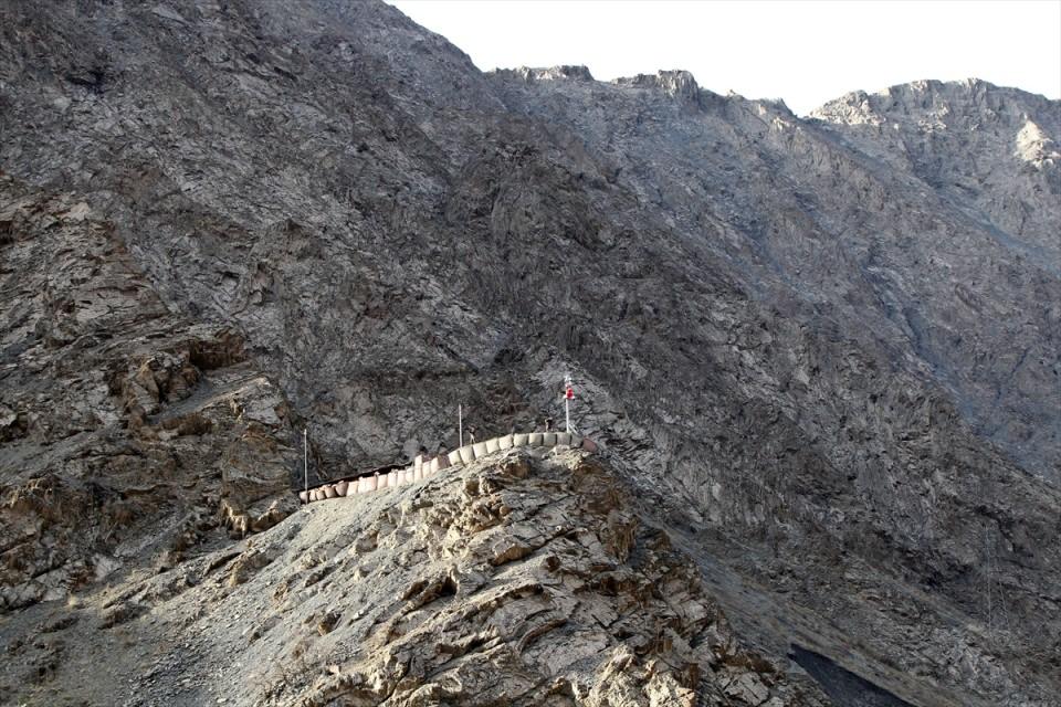 <p>Hakkari'de terörle mücadeleyi başarıyla sürdüren özel harekat polisleri, Anadolu Ajansının (AA) "Yılın Fotoğrafları" oylamasına katıldı. </p>