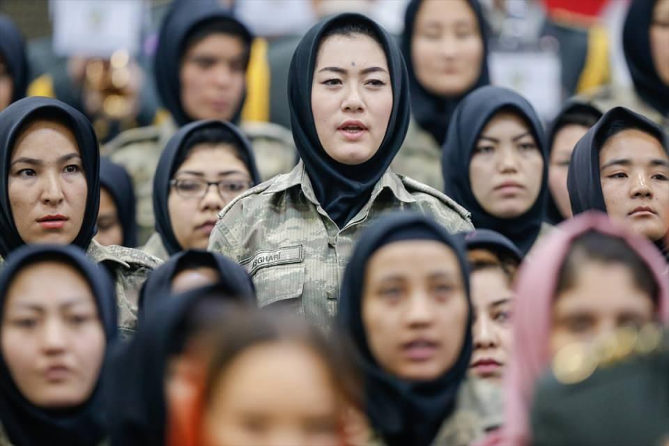<p>Türk Silahlı Kuvvetleri Eğitim Merkezi ve Sınıf okullarından 28 eğitmen ile Afganistan Ulusal Ordusu'dan iki idari subay tarafından, Afgan kadın subaylara, personel yönetimi ve insan kaynakları, maliye ve lojistik (ulaştırma, ikmal ve bakım) konularında eğitim verildi.</p>
<p> </p>