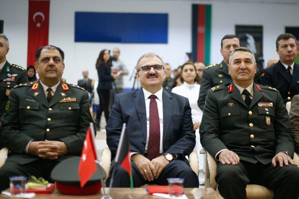 <p>Türkiye ve Afganistan arasındaki ilgili düzenlemeler çerçevesinde, Afganistan Ulusal Ordusu Mensubu 75 kadın subaya, 3. Piyade Eğitim Tugay Komutanlığında 9 hafta süren eğitim programı gerçekleştirildi.</p>

<p> </p>
