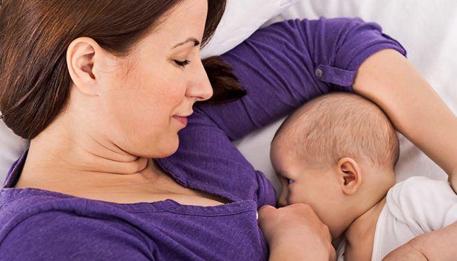 <p>1- Bebeğinizi sık aralıklarla emzirmek girp ve nezleye karşı oldukça etkilidir. Bebeğinize vereceğiniz sıvı, burun salgısını incelterek iyileşme sürecini hızlandıracaktır.</p>
