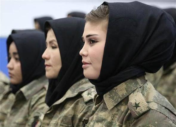 <p>İki ülkenin ilişkilerinin geliştiği tarihi süreci değerlendiren Gharib, "95 sene önce Mustafaların yanında, Enver ve Cemal Paşa'nın burada Kurtuluş Savaşı'nda şehit olduğunda biz orada, aynen Türkiye milletiyle beraber ağladık, büyük üzüntü duyduk. Onların dualarını Kralımız dahil, tüm halkımız sabaha kadar sarayda dualar ettik. Milletimiz, Türkiye milletinin başarıları için sabaha kadar dua ediyordu." dedi. </p>

<p> </p>
