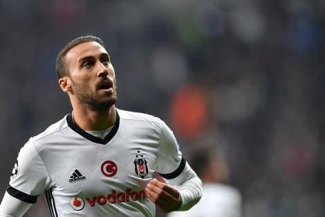 <p>Beşiktaş'ın yıldızı Cenk Tosun'un Everton'a transferi artık an meselesi. Siyah beyazlı taraftarların veda mesajları var...</p>
