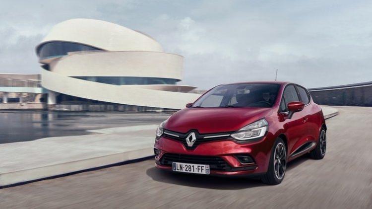 <p>Aralık ayında Renault'nun Clio HB, Clio Sport Tourer, Megane HB, Kadjar, Captur ve Kangoo modellerinde 24 bin lira 12 ay ya da 20 bin lira 15 ay vadeli kredi için yüzde sıfır faiz fırsatı yer alırken, daha fazla kredi ve vade taleplerinde ise 48 aya kadar yüzde 1,14 sabit faiz oranından faydalanma imkanı sunuluyor.</p>