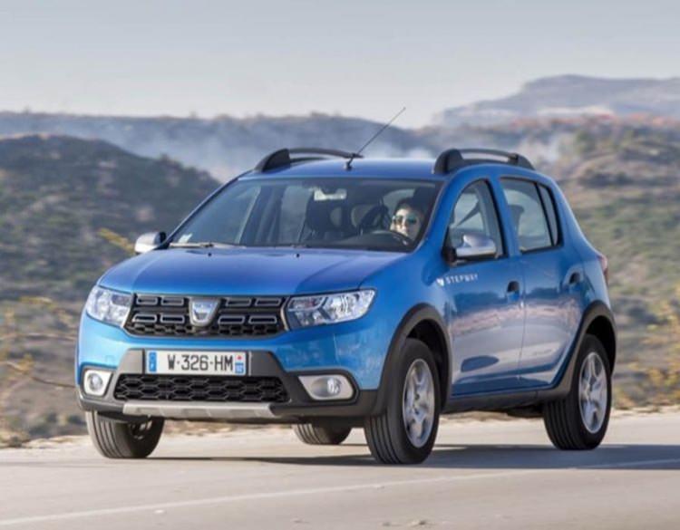 <p>Aralık ayında Dacia Duster Ambiance 4x2 1.5 dCi 90 bg müşterileri, 32 bin 850 lira peşinatla 35 ay vadede aylık 743 lira ödeme ve vade sonunda 42 bin 818 liralık balon ödeme fırsatından yararlanabiliyor.</p>
<p>Bu kampanyadan yararlanmak istemeyenler için ise Duster'ın manuel vites versiyonlarında 24 bin lira kredi 12 ay, 20 bin lira kredi 15 ay sıfır faiz seçeneği bulunuyor. Daha fazla kredi ve vade taleplerinde ise 48 aya kadar yüzde 1,14 sabit faiz oranı sunuluyor.</p>