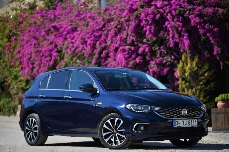 <p>Aralık ayında Fiat Egea Hatchback için dileyenlere 30 bin lira için 15 ay vadeyle yüzde sıfır faizli kredi fırsatı sağlanıyor.</p>
<p>Fiat Egea Hatchback ile Egea Station Wagon modellerinde 50 bin liraya kadar 3 yıla varan vadeyle 0,99 faizli kredi seçeneği yer alıyor.</p>