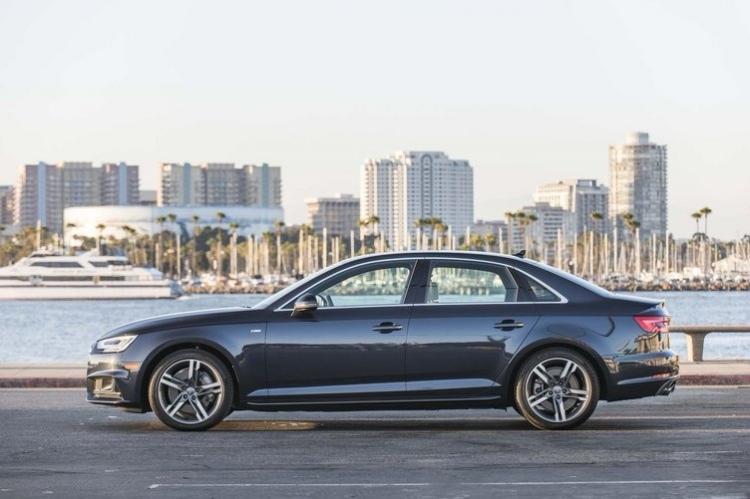 <p>Audi, 31 Aralık'a kadar, sınırlı sayıdaki A4 1.4 TFSI için 60 bin lira, A4 2.0 TDI ve A4 allroad için 70 bin lira, A4 Avant 1.4 TFSI için de 50 bin lira krediyi 24 ay yüzde sıfır faizle sağlıyor. A3 Sportback ve A3 Sedan için ise 50 bin lira kredi 24 ay yüzde sıfır faizle sunuluyor. ZUBİZU üyelerine özel kampanyadan Audi Kasko ve Uzatılmış Garanti alınması durumunda faydalanılabiliyor</p>