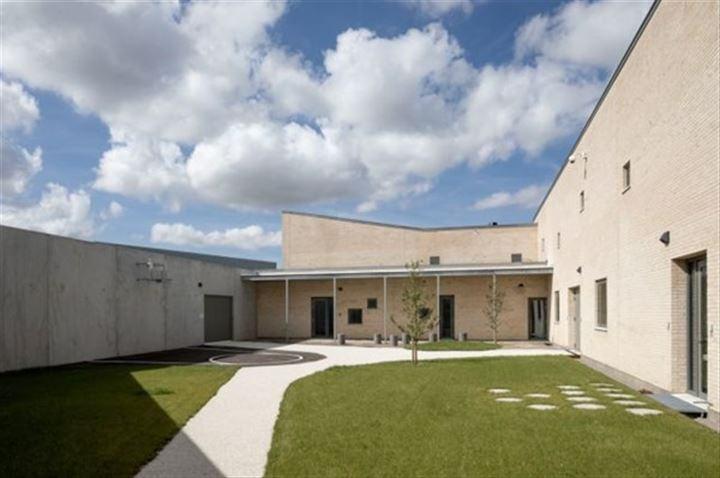 <p><span style="color:rgb(172, 172, 172)">Danimarka'nın en l&uuml;ks hapishanesi...</span></p>

<p>&nbsp;</p>
