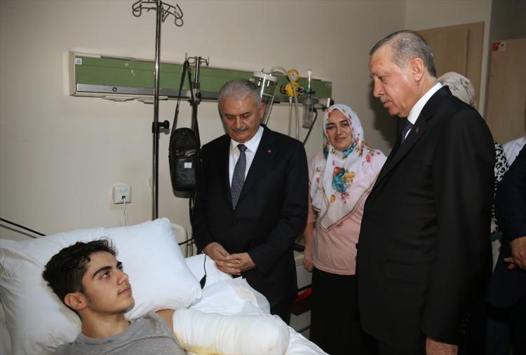 <p>Cumhurbaşkanı Erdoğan'a ziyareti için teşekkür eden Polat, "Sizi görünce çok mutlu oldum." dedi.</p>