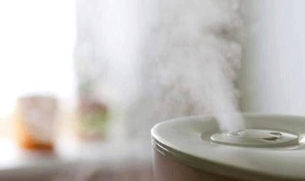 <p>3- Burnundaki tıkanıklıktan dolayı rahat rahat nefes alamayan bebeğinizde buhar makinesi kullanarak kendisini iyi hissetmenizi sağlayabilirsiniz.</p>
