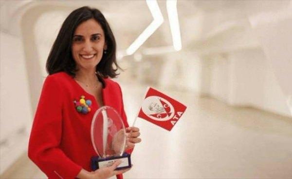 <p>Medikal teknoloji alanında çığır açan projeleriyle tüm dünyaya başarılı bir bilim insanı olarak adını duyuran Canan Dağdeviren, çalışmalarına MIT Medya Laboratuvarı’nda devam ediyor.</p>