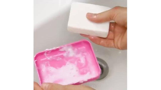 <p>Sabunların su ile teması sonrası altlarının erimemesi için sabunluk kabına lastik takıp, sabunu üzerine bırakabilirsiniz.</p>