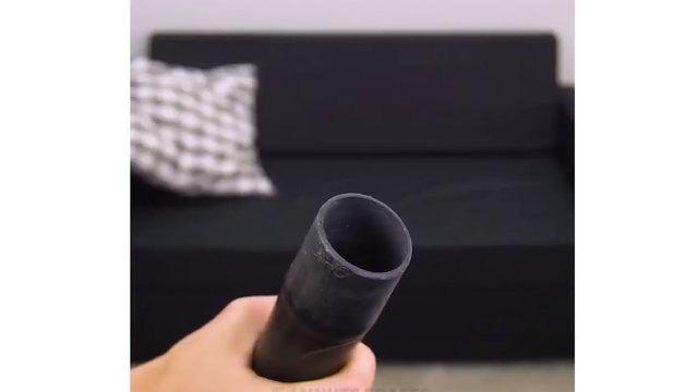 <p>Elektrikli süpürge ucuna çorap takarsanız çekmek istediğiniz eşyalarınızı borunun içene gitmeden bulursunuz.</p>