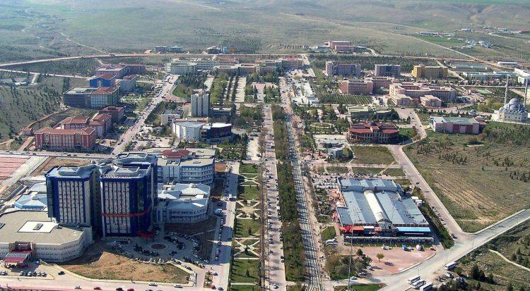 <p>Üniversite Hastaneleri 8 Bin</p>

<p> </p>

