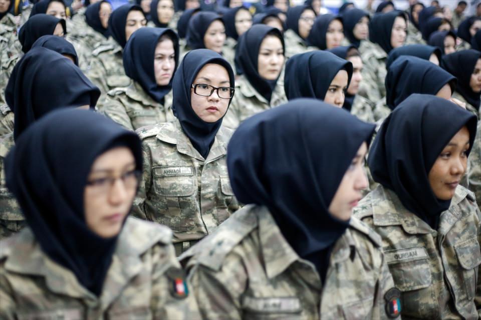 <p>Türk Silahlı Kuvvetleri (TSK) tarafından Antalya'da verilen 9 haftalık eğitim programını tamamlayan Afganistan Ulusal Ordusundan 75 kadın subay, eğitim sertifikalarını aldı.</p>
