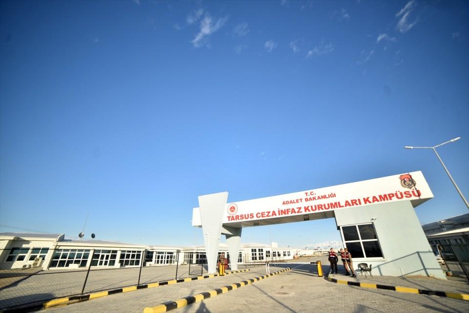 <p>Adalet Bakanlığınca Tarsus ilçesine 17 kilometre mesafede bulunan 152 bin 357 metrekarelik alana kurulan kampüs, haziran ayında faaliyete başladı.</p>
<p> </p>