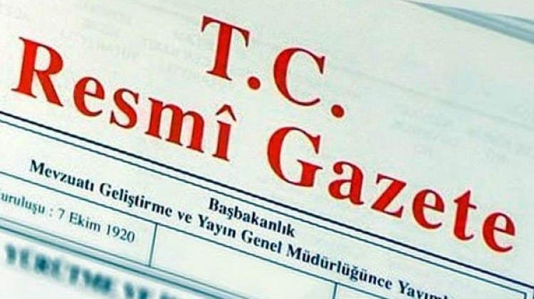 <p>OHAL kapsamında çıkarılan KHK ile TCK'nın ilgili maddelerince hakkında soruşturma veya kovuşturma yürütülen ve yabancı ülkede bulunması nedeniyle kendisine ulaşılamayan vatandaşların, "Yurda dön" ilanına rağmen 3 ay içinde yurda dönmemeleri halinde vatandaşlıktan çıkarılması düzenlemesine gidildi.</p>

<p> </p>
