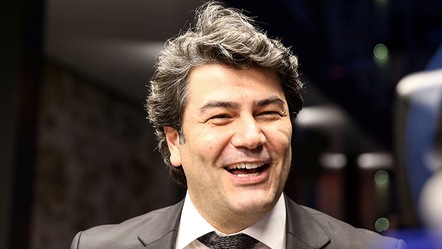 <p>Sunucu ve oyuncu Şaşmaz, Beşiktaş'ta bir otel odasında silahla öldürüldü. Cinayeti aynı odada intihar eden eski manken Aker'in işlediği anlaşıldı.</p>

<p> </p>
