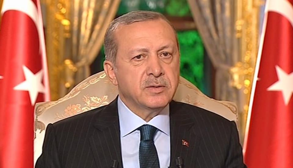 <p>Cumhurbaşkanı Erdoğan'ın, katıldığı bir televizyon programında, "Ben TEOG olayını istemiyorum ve bunu da artık yanlış buluyorum. TEOG'un kaldırılması lazım." açıklamasının ardından TEOG sınavının yerine konulacak yeni sisteme ilişkin çalışmalar eylül ayı gündeminde yer aldı.</p>

