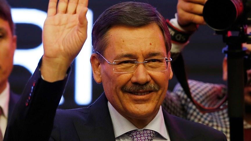 <p>Ankara Büyükşehir Belediye Başkanı Gökçek, Bursa Büyükşehir Belediye Başkanı Altepe, Balıkesir Büyükşehir Belediye Başkanı Uğur ve Niğde Belediye Başkanı Akdoğan görevlerinden istifa etti.</p>
<p> </p>