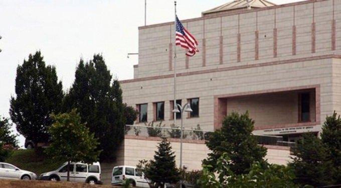 <p>ABD'nin İstanbul Başkonsolosluğu görevlisi "Anayasal düzeni ortadan kaldırmaya teşebbüs", "casusluk" ve "Türkiye hükümetini ortadan kaldırmaya teşebbüs" suçlarından tutuklandı.</p>
<p> </p>