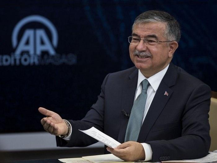 <p>Milli Eğitim Bakanı Yılmaz, Temel Eğitimden Ortaöğretime Geçiş (TEOG) sisteminin kaldırılmasının ardından, liselere geçişte uygulanacak yeni sistemi açıkladı.</p>

<p> </p>
