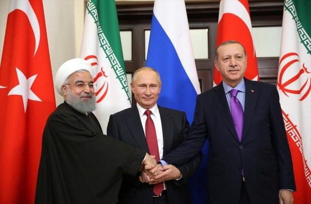 <p>Cumhurbaşkanı Erdoğan, Rusya Devlet Başkanı Putin ve İran Cumhurbaşkanı Ruhani "Suriye" konulu üçlü zirvede bir araya geldi.</p>
<p> </p>