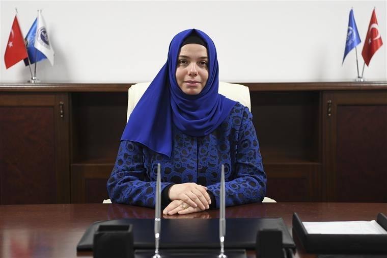 <p>Diyanet İşleri Başkan Yardımcılığına, Prof. Dr. Martı'nın atanmasıyla, Türkiye Cumhuriyeti tarihinde ilk kez bu göreve bir kadın getirildi.</p>
<p> </p>