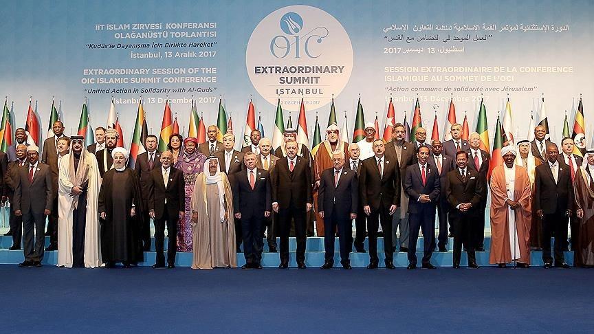 <p>İslam İşbirliği Teşkilatı, ABD Başkanı Trump'ın Kudüs'ü İsrail'in başkenti olarak tanıma ve ABD Büyükelçiliğini Tel Aviv'den Kudüs'e taşıma kararını açıklamasının ardından, dönem başkanı Türkiye'nin çağrısı üzerinde İstanbul'da olağanüstü toplandı.</p>

<p> </p>
