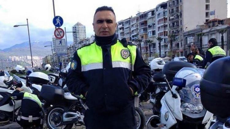 <p>İzmir Adliyesi yakınlarında meydana gelen terör saldırısında bir polis memuru ve bir adliye çalışanı şehit düştü. Şehit düşen polis memuru Fethi Sekin'in, dikkati ve kahramanlığı sayesinde büyük bir faciayı önlediği ortaya çıktı.</p>
<p> </p>