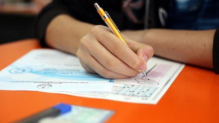 <div>Milli Eğitim Bakanı İsmet Yılmaz, bu yıl TEOG sınavının yapılmayacağını belirterek, liselere geçişte yeni modele ilişkin, "Üzerinde Bakanlığımız çalışma yapıyor. Bakanlar Kurulumuza sunacağız, Bakanlar Kurulunda çıkan kararı da milletimizin bilgisine sunacağız" dedi.</div>
<div> </div>