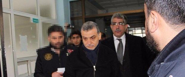 <div>FETÖ'nün "Tahşiyeciler grubuna" kumpas kurduğu iddiasıyla elebaşı Gülen ile kapatılan Samanyolu Yayın Grubu Başkanı Hidayet Karaca ve eski emniyet müdürlerinin de bulunduğu 33 sanığın yargılandığı davanın İstanbul 14. Ağır Ceza Mahkemesi'ndeki karar duruşmasında Karaca 31 yıl, eski emniyet müdürü Ali Fuat Yılmazer ise 16 yıl 6 ay hapis cezasına çarptırıldı.</div>
<div> </div>
