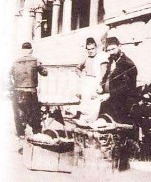 <p>Eyüplü Halit Türk tarihinin isim yapmış ilk dolandırıcısı. Suç tarihine damgasını vuran 'vukuatı' ise İstanbul'un işgal altındaki son günlerinde kendi karakolunu kurması idi.</p>