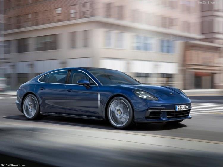 <p>En üst iki versiyon olan 4S Executive ve Turbo Executive'de yavaş kapanan kapılar ve yönlenebilen arka tekerlekler bulunuyor. Turbo Executive'de ayrıca, LED farlar, dört bölgeli klima ve ambiyans aydınlatması sunuluyor.</p>