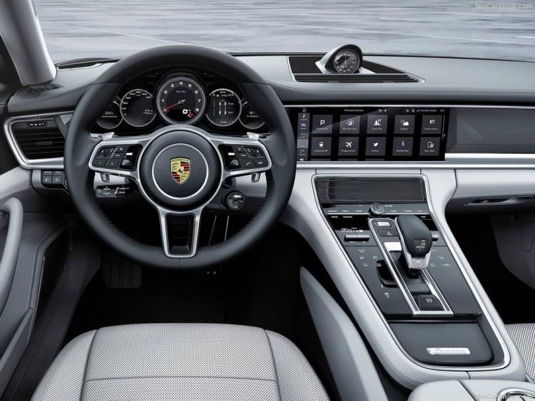 <p>Yeni üyelerden ikisi, Panamera ve Panamera 4'e ait baz versiyonlar olacak.</p>