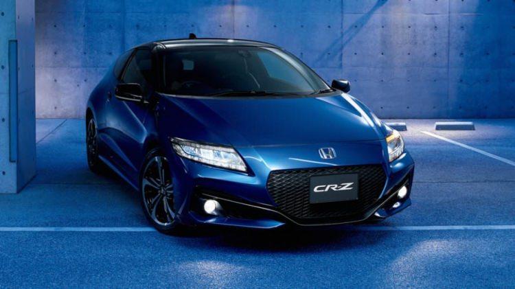 <p>2010'da tanıtılan CR-Z için yakışıklı hatchback tasarımı ve manuel şanzımanı yeterli değildi. Güçsüz, hibrit, 1.5 litrelik motoru sadece 122 HP güç üretiyordu ve ortalama tüketimi 5.0 lt/100 km'ydi. Belki de Honda'nın bu otomobili ilk baştan itibaren supercharger desteğiyle satması gerekiyordu.</p>