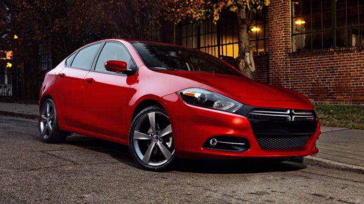 <p>Dodge'da potansiyel olanla birlikte hayal kırıklıkları beraberinde geliyor. Dart 2012'de, Detroit Fuarı'nda piyasaya çıkmıştı ve birçok kişi hemen bu ikonik ismin küçük bir sedanda kullanılmasını sorgulasa da ilk görüşler oldukça pozitifti. Ne yazık ki Dart bekleneni veremedi. Kafa karıştıran motor seçenekleri ve kalite sıkıntıları sadece dört yıldan sonra Dodge'un fişi çekmesine neden oldu.</p>
