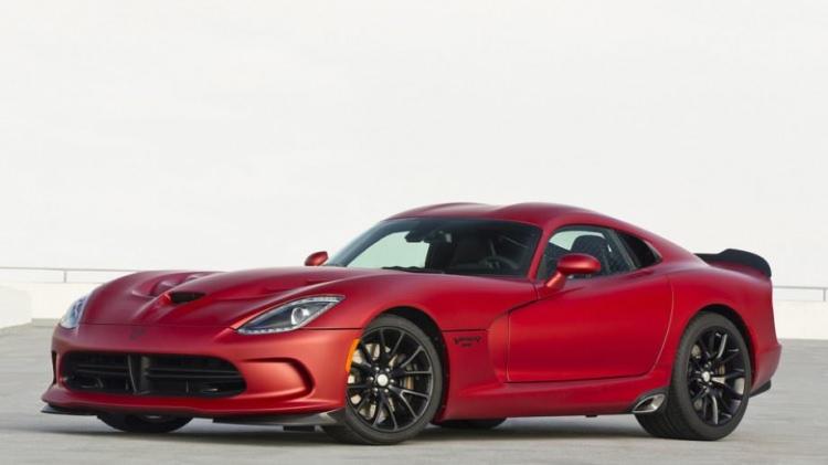 <p>Muhtemelen hazmetmesi en zorlarından biri. Dodge, 24 yıllık üretimin ardından Viper modelinin üretimini sonlandırıyor. 8.4 litrelik, V10, 640 HP güç üreten motor da otomobille birlikte ortadan kalkacak. Her ne kadar rakipleri kadar - Chevrolet Corvette- büyük bir başarı yakalayamasa da eşsiz özellikleri nedeniyle çok özlenecek.</p>
